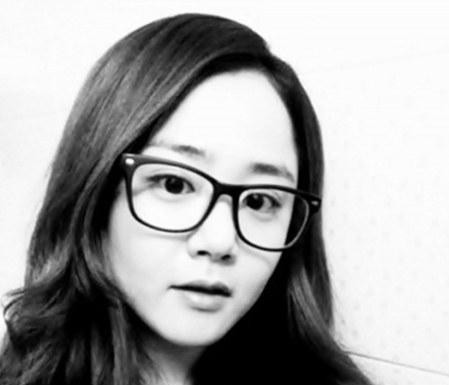 Moon Geun Young Looks Like a Hot Professor Moon Geun Young Looks Like a Hot Professor