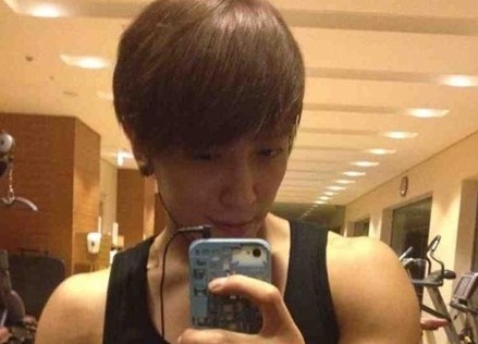 CN Blue’s Jung Yong Hwa is a “Beastly Man” and Shows Off Ripped Arms CN Blue’s Jung Yong Hwa is a “Beastly Man” and Shows Off Ripped Arms