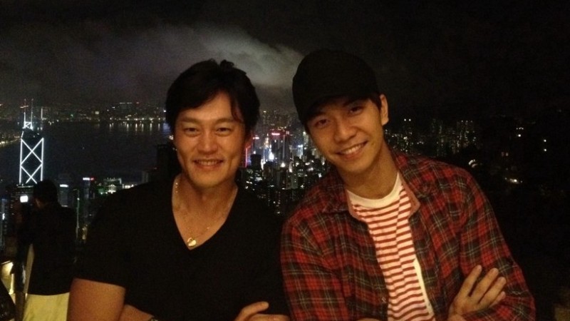 Lee Seung Gi and Lee Seo Jin Visit Hong Kong Disneyland Together Lee Seung Gi and Lee Seo Jin Visit Hong Kong Disneyland Together