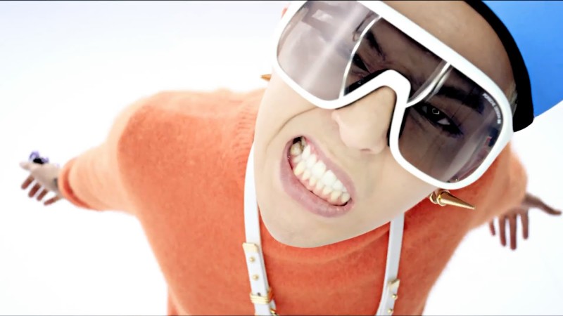 G-Dragon Sleeps Like a “Fantastic Baby” G-Dragon Sleeps Like a “Fantastic Baby”