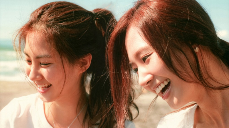 Girls’ Generation’s Seohyun and Yuri Enjoy a Disneyland Date Girls’ Generation’s Seohyun and Yuri Enjoy a Disneyland Date