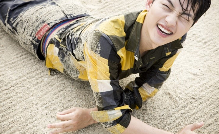 Actor Song Joong Ki Still Helps Part-time With His Parents’ Car Wash Business Actor Song Joong Ki Still Helps Part-time With His Parents’ Car Wash Business