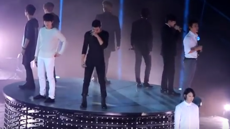 7 K-Pop Stage Accidents These Idols Will Never Forget 7 K-Pop Stage Accidents These Idols Will Never Forget