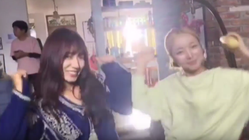 Watch: Park Shin Hye Dances To TWICE’s “Cheer Up” On Set Of “Doctors” Watch: Park Shin Hye Dances To TWICE’s “Cheer Up” On Set Of “Doctors”