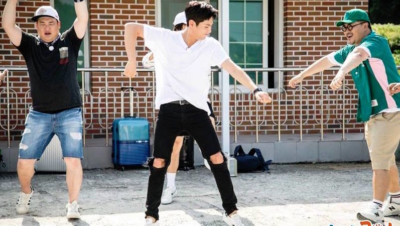 Park Bo Gum Shows Off His Dance Moves In Stills From “2 Days & 1 Night” Park Bo Gum Shows Off His Dance Moves In Stills From “2 Days & 1 Night”