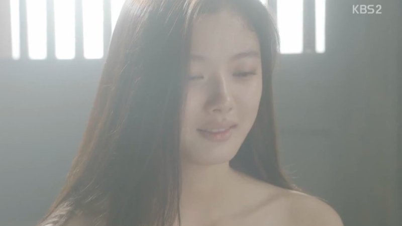 “Moonlight Drawn By Clouds” Viewers File Complaints About Kim Yoo Jung’s “Revealing” Scene “Moonlight Drawn By Clouds” Viewers File Complaints About Kim Yoo Jung’s “Revealing” Scene
