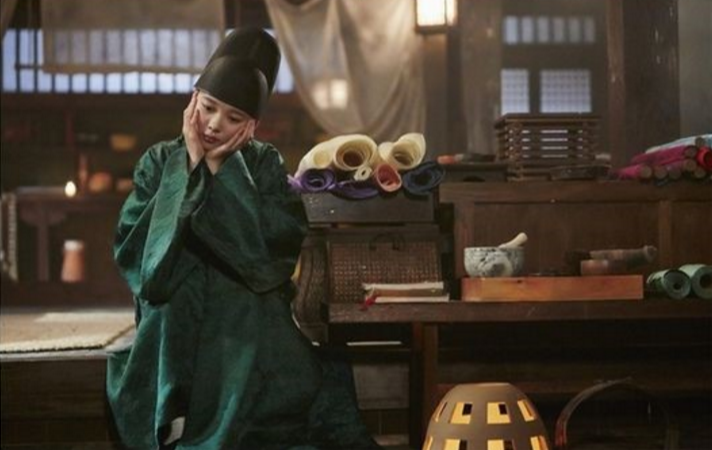 Kim Yoo Jung Is Totally Flustered After Kissing Park Bo Gum In “Moonlight Drawn By Clouds” Kim Yoo Jung Is Totally Flustered After Kissing Park Bo Gum In “Moonlight Drawn By Clouds”