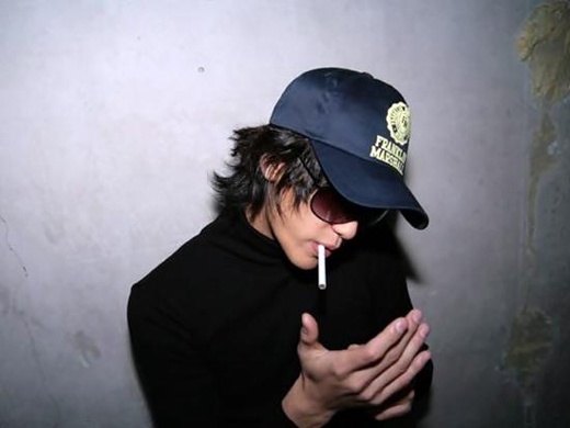 Kim Soo Hyun’s Old Smoking Photo Looks Sexy but Rebellious Kim Soo Hyun’s Old Smoking Photo Looks Sexy but Rebellious