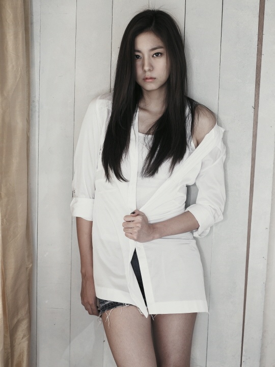 Uee Garners Attention for Her Past Appearance in Shinhwa’s Music Video Uee Garners Attention for Her Past Appearance in Shinhwa’s Music Video