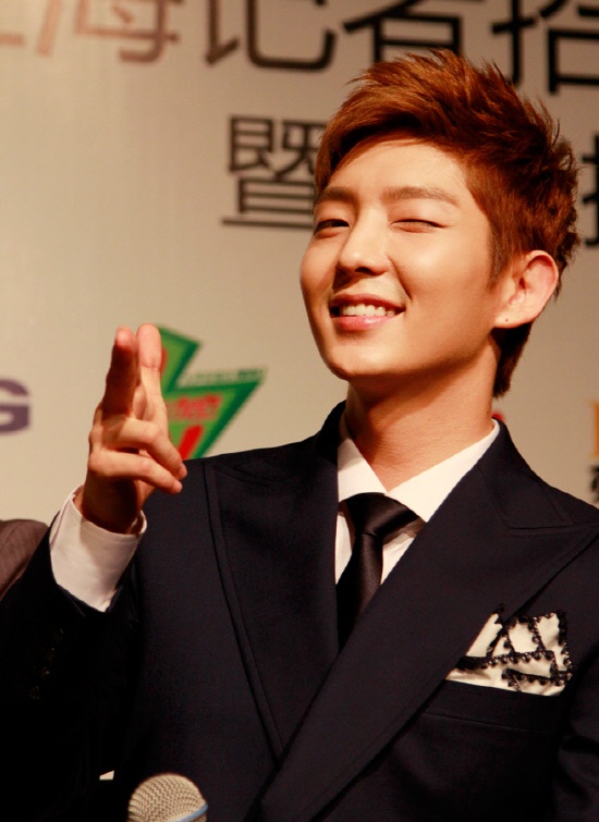 Lee Jun Ki Has More than 1 Million Weibo Friends Lee Jun Ki Has More than 1 Million Weibo Friends