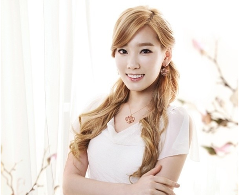 Girls’ Generation Taeyeon’s Dress Is Priced in the $10,000 Range Girls’ Generation Taeyeon’s Dress Is Priced in the $10,000 Range