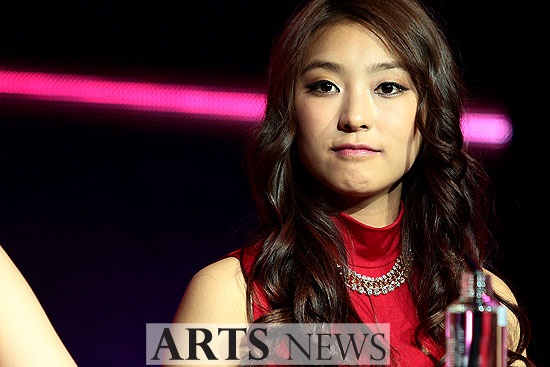 SISTAR Bora Is Lonely on Black Day SISTAR Bora Is Lonely on Black Day