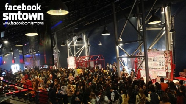 SM Town Paris Day 1 recap SM Town Paris Day 1 recap