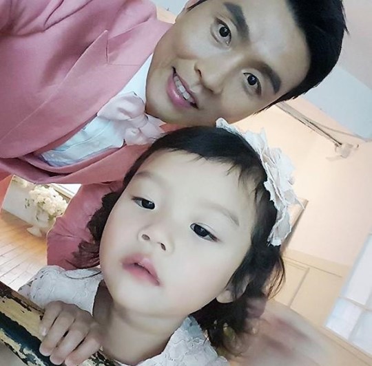 Lee-Dong-Gook-Soo-Ah