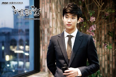 Kim Soo Hyun Embraces IU and miss A Suzy at the Same Time