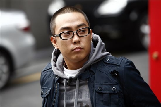 Eun Ji Won Opens Up about His Relationship with His Aunt, Politician Park Geun Hye