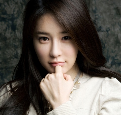 Yoo In Na Gets in Character for New Fantasy Rom-Com Series "Queen In Hyun’s Man"