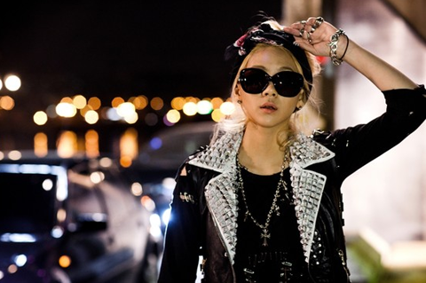 2NE1 Sandara Shares Photo from CL’s Childhood and Birthday Party