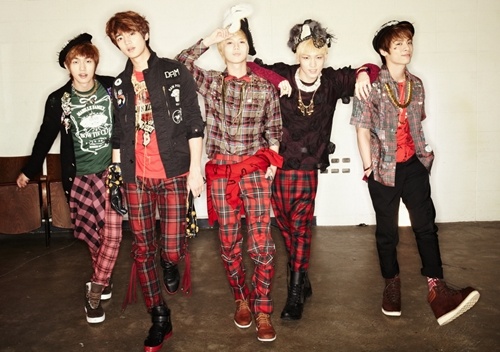 SHINee to Release Photobook of First Concert Tour