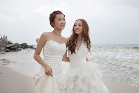 KARA’s Airport Chic and Commercial Photoshoot