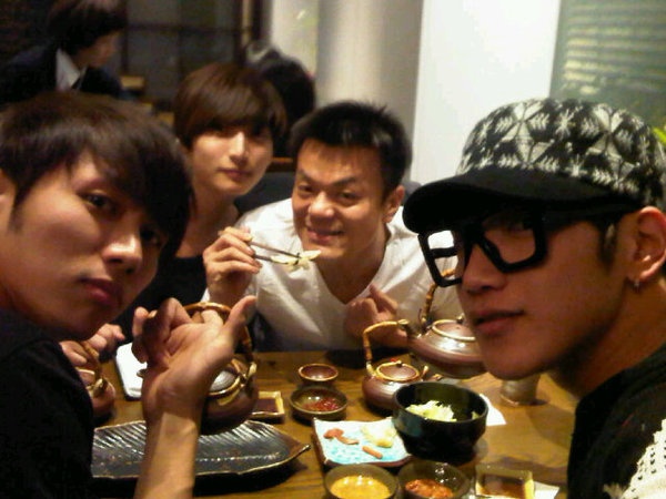 JYP Shares Dinner with 2PM and 2AM Members