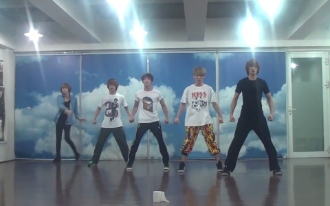 SHINee Releases "Sherlock" Dance Practice Video