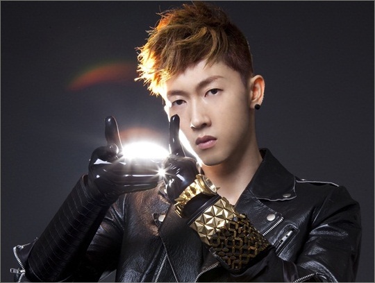 Jang Woo Hyuk Buys Futuristic "Back To the Future" Nike Shoes
