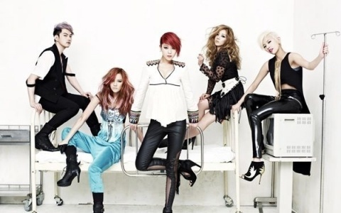 Sunny Hill Performs Comeback “The Grasshopper Song” on Music Core