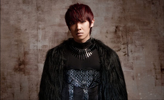 MBLAQ’s Lee Joon Does Sword Play for "Run" Performances