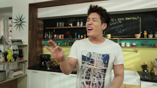 2AM’s Cooking-Idol Changmin Picks His Ideal Type as Jo Yeo Jeong