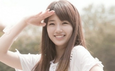 miss A Suzy’s Head Is the Size of a Coffee Tumbler!