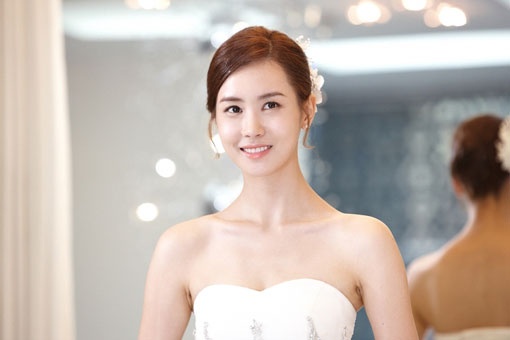 Lee Da Hae Looking Stunning in a Wedding Dress