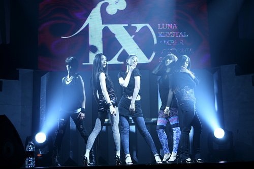 f(x) at their debut showcase performance!