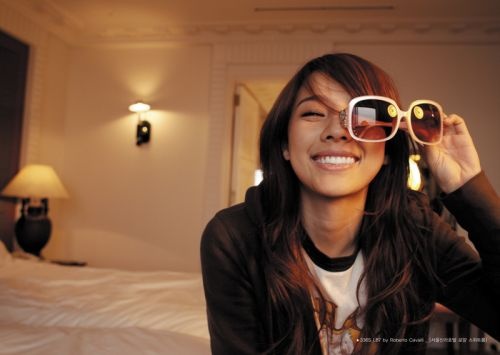 Lee Hyori Throws Away Her Leather Jackets