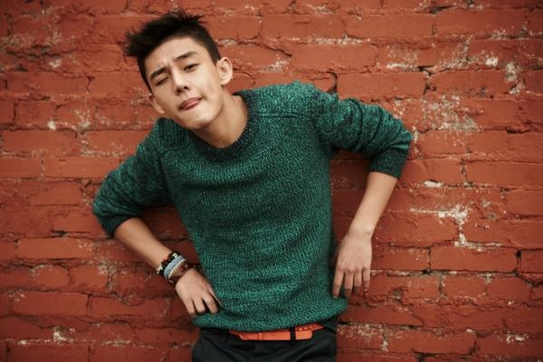 Yoo Ah In Models Spring Fashion for "Documentary" Pictorial