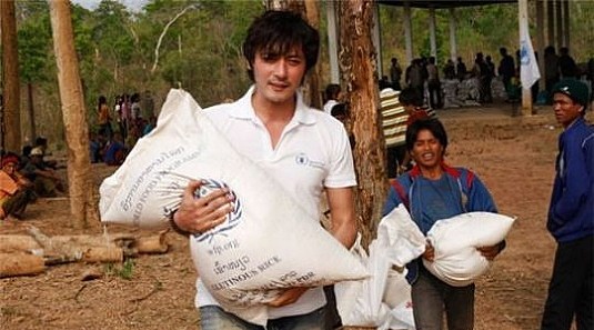 Jang Dong Gun Volunteering in Laos