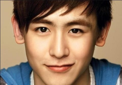 2PM’s Nichkhun Introduces his Thai Home and Family!