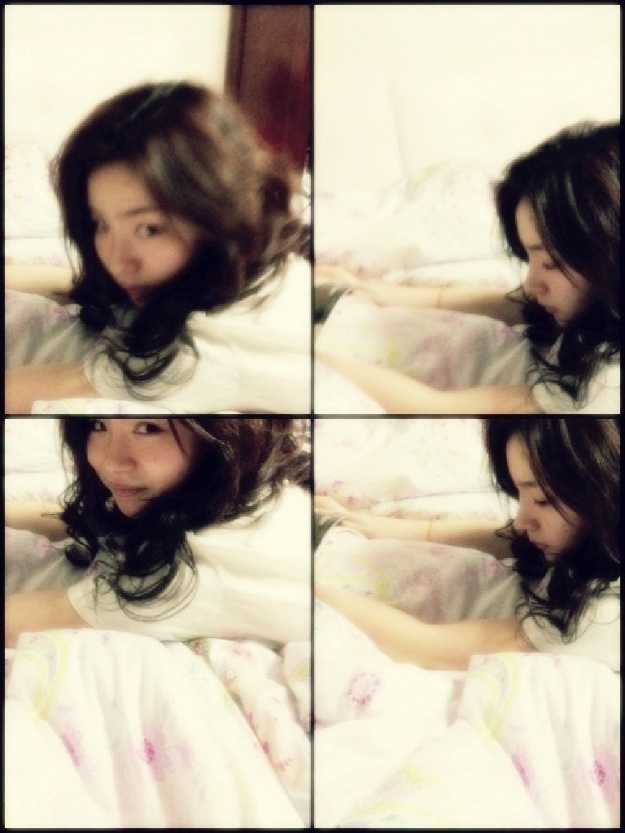 Shin Se Kyung Takes Pictures in Bed