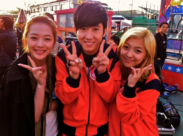 Brian Joo hangs out with Idols