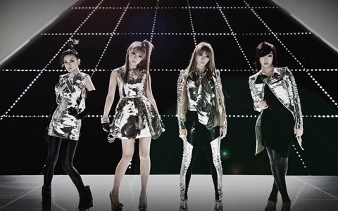 2NE1 Spotted on Billboard in California