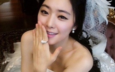 Hong Soo Ah Looks Amazing in a Wedding Dress