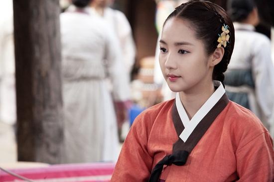 Park Min Young Looks Beautiful in a Hanbok for "Time Slip, Dr. Jin"