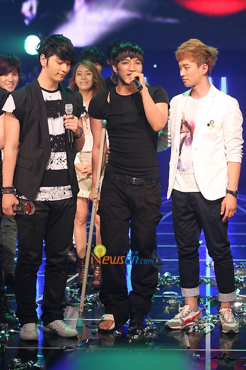 2PM Climbs to the Top