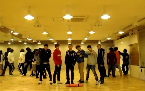 Tony & SMASH Show Off Their Dance Practice for "Get Your Swag On"