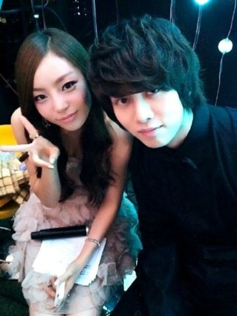 Goo Hara and Kim Heechul take a backstage selca at ‘Dream Concert’