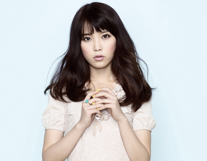 IU Waves Goodbye to Fans Despite Being Tired