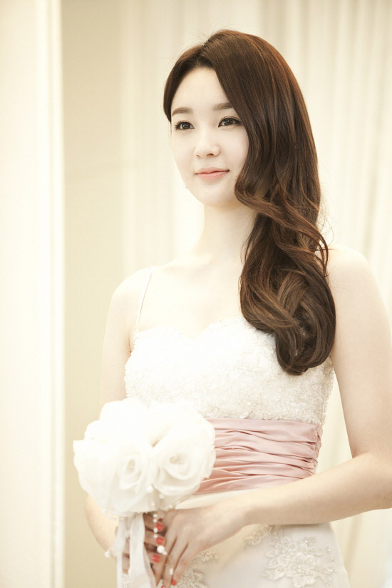 Davichi’s Kang Min Kyung Turns Into a Tomboy