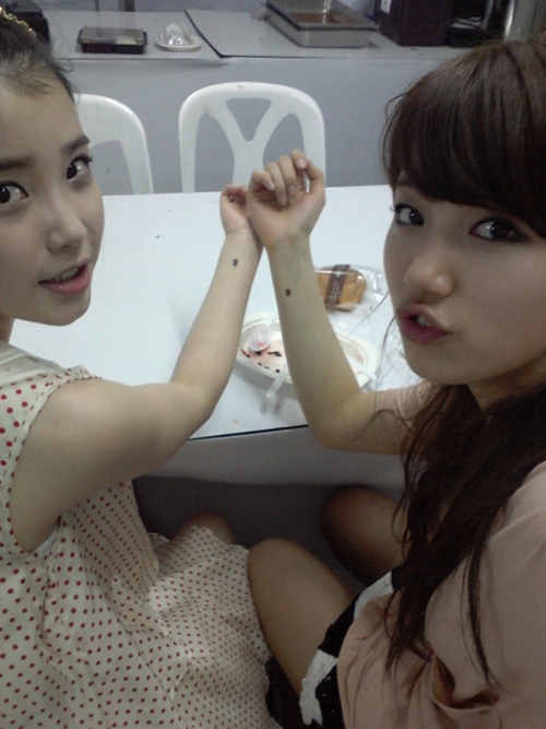 IU Looks Incredibly Thin Next to Suzy