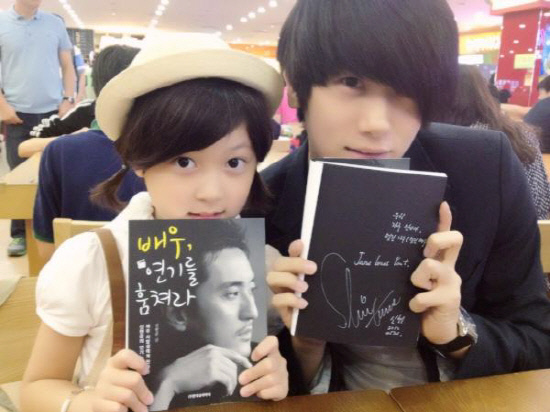 ZE:A’s Park Hyung Sik and Child Actress Ahn Seo Hyun Attend Shin Hyun Jun’s Fan Sign Event