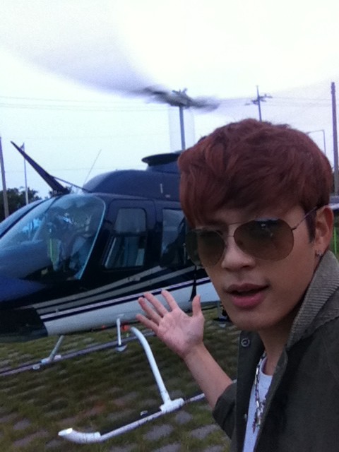 Se7en Travels Around in a Helicopter